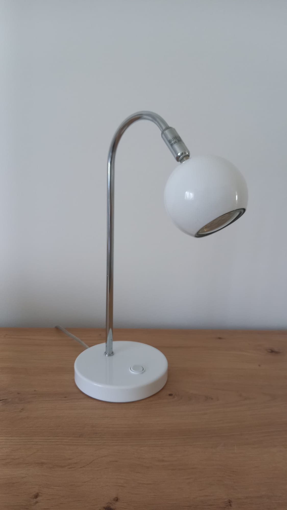 NOĆNA ILI STOLNA LAMPA