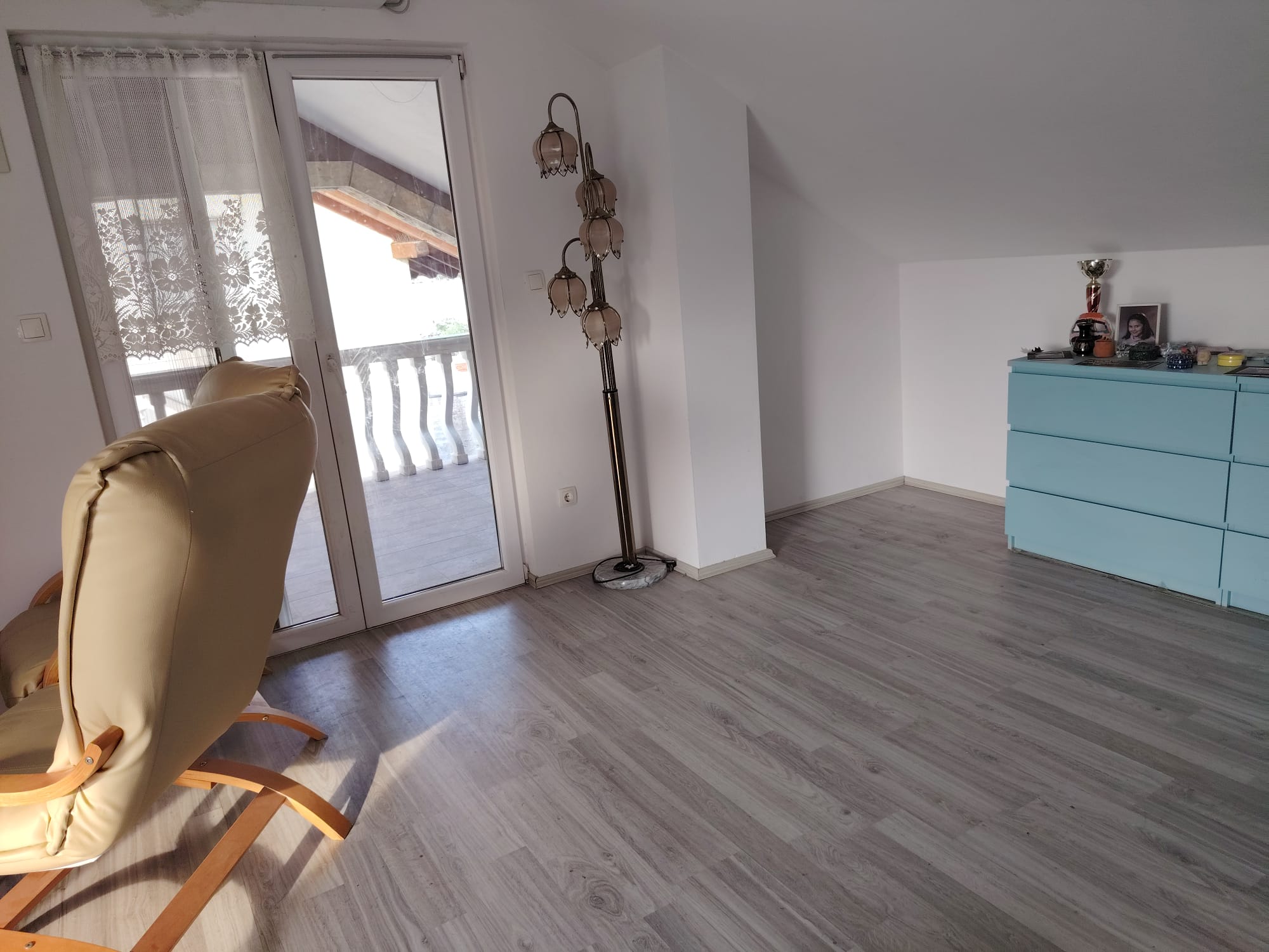 ŠIBENIK, BILICE, dvosoban stan u potkrovlju 36,05 m2+ LOGGIA 19,50 M2